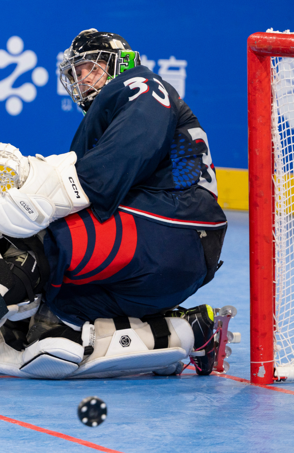 员肖梅在比, 谢剑飞