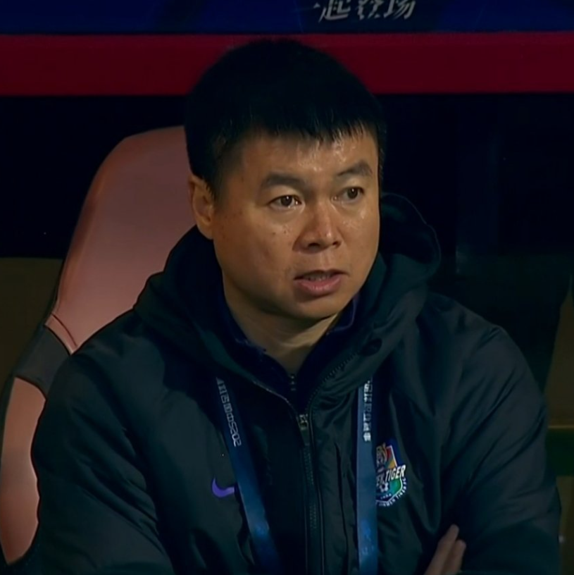 都轮换呢, 阿奇姆彭