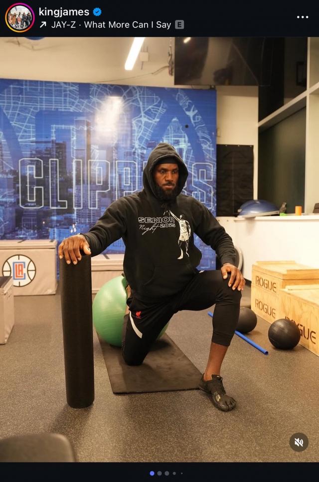 更多地谈论, 波利尼斯参, 日讯